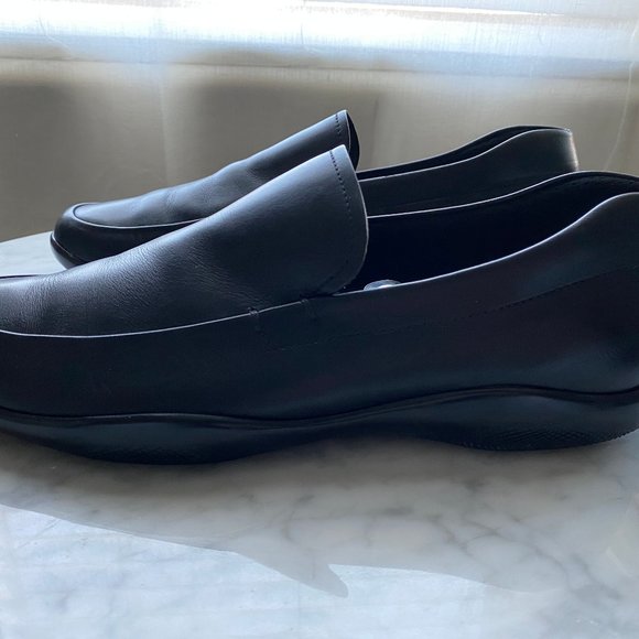 Prada Men's Black Loafer - PS0950 Size 8.5 - Excellent Condition - Picture 3 of 14